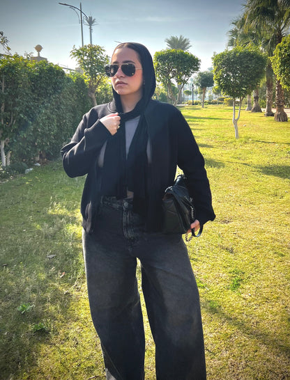 Black essential zip−up jacket